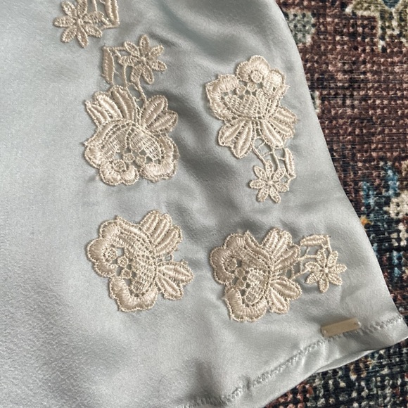 Guess Los Angeles XS beautiful lace silky top adjustable straps - Picture 4 of 6